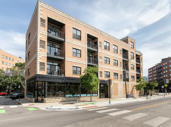 651 N Milwaukee Ave #302, Chicago, IL 60642