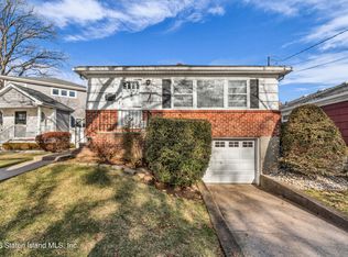 203 Wolverine St, Staten Island, NY 10306