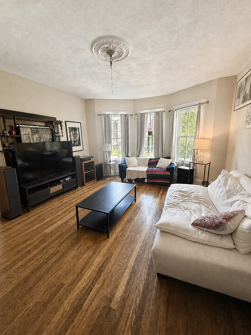 No Fee! Lower Allston 5 Bed/2 Bath W/ Parking, Water Included — Photo 1
