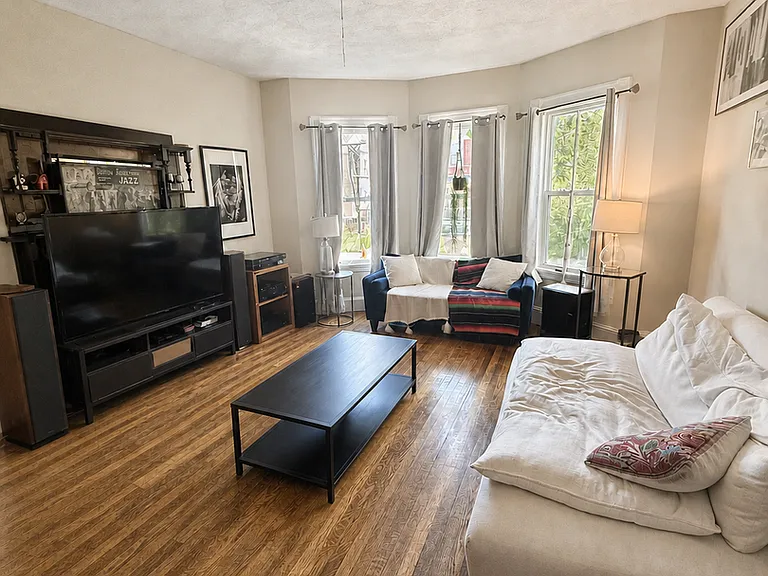 24 Mansfield St #3 — Photo 1
