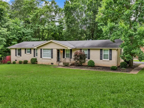 573 Chesterfield Dr, Clarksville, TN 37043
