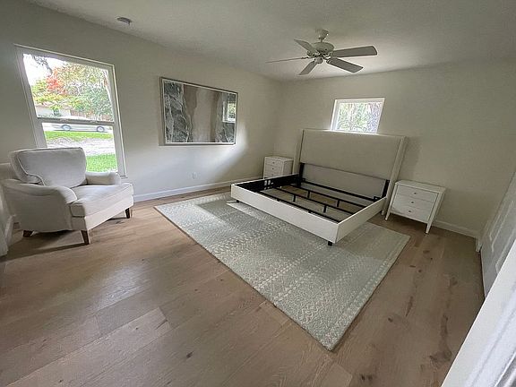 3rd image of 715 Flamevine Ln