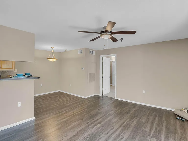 8500 Belcher Rd — Photo 9