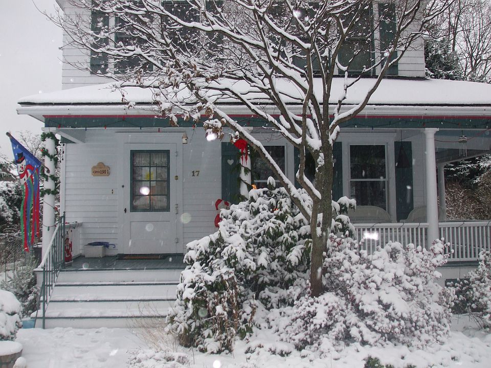1st image of 17 Roosevelt St