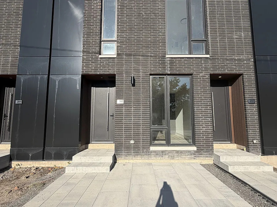 242 Ellis Ave