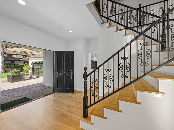 5th image of 110 Bay Way