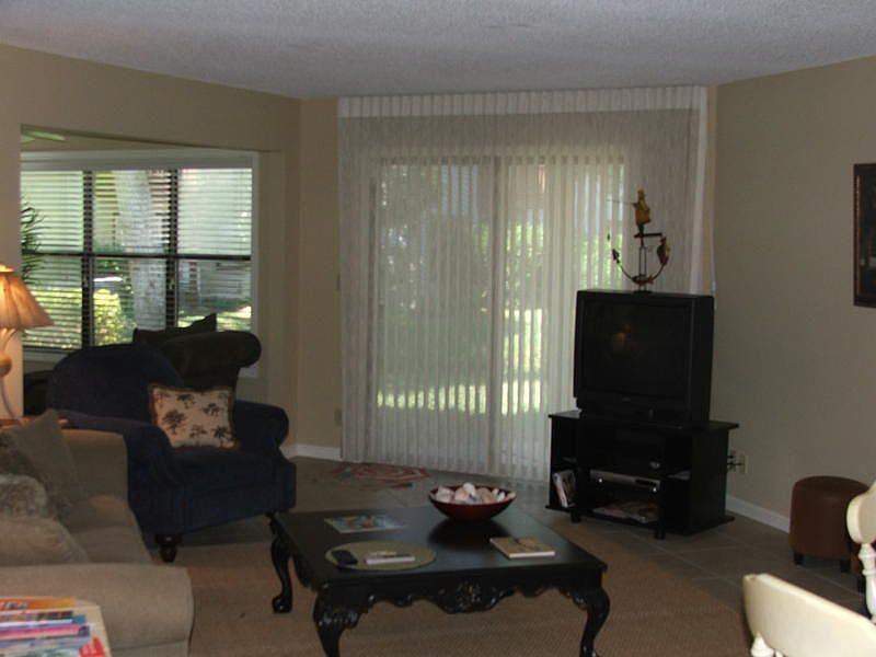 1st image of 305 S Harbour Oaks Dr