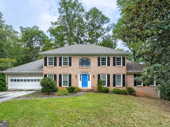 2562 River Knoll Dr SW, Lilburn, GA 30047