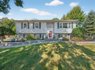 18 Carlisle Way, Washingtonville, NY 10992