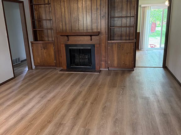5th image of 2839 Crown Point Ln