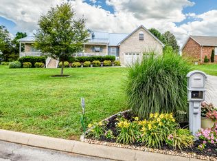 2916 Rhett Butler Dr, Louisville, TN 37777