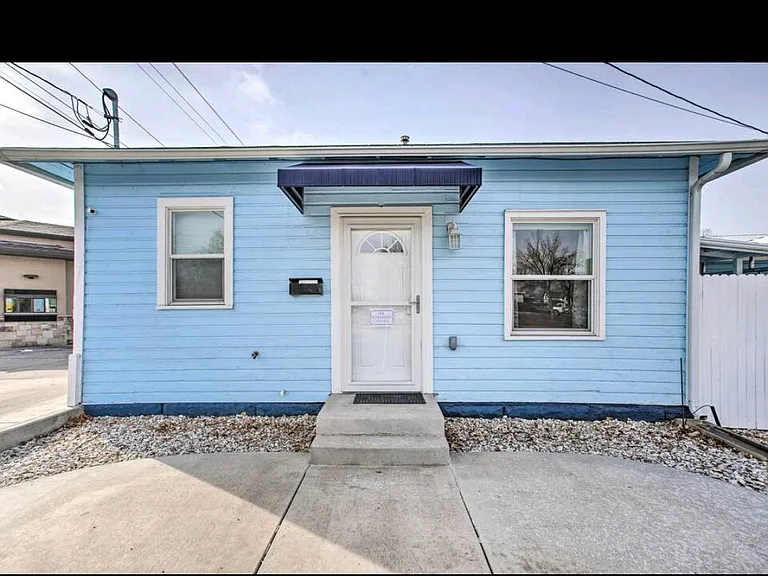 410 S Townsend Ave — Photo 8