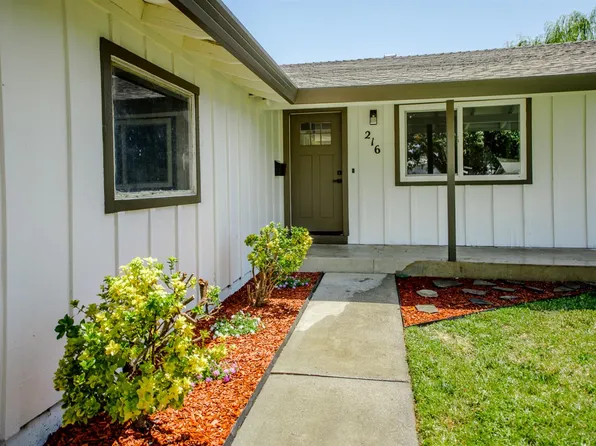 216 Hacienda Ln, Woodland, CA 95695