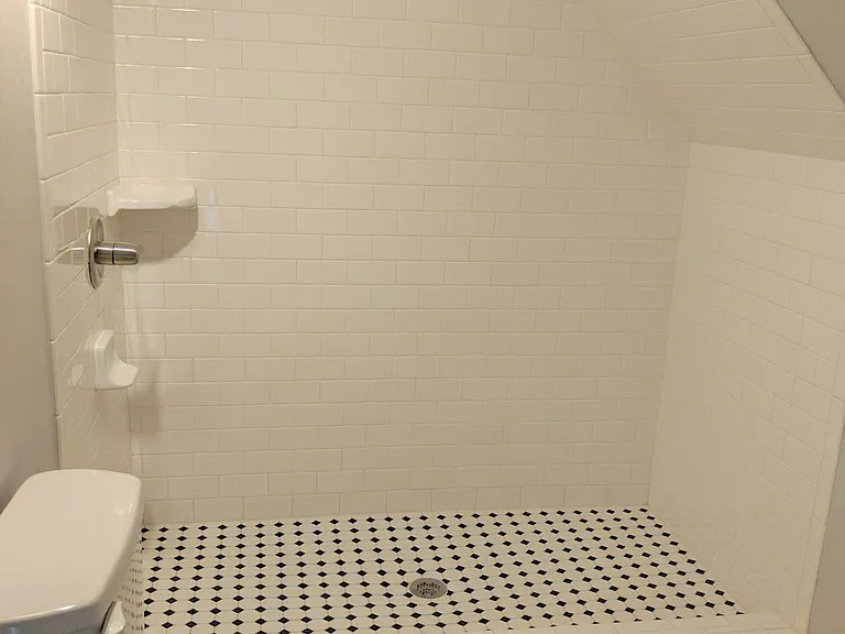 910 W Hill St — Photo 32