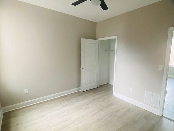 3rd image of 1514 W Girard Ave #3F