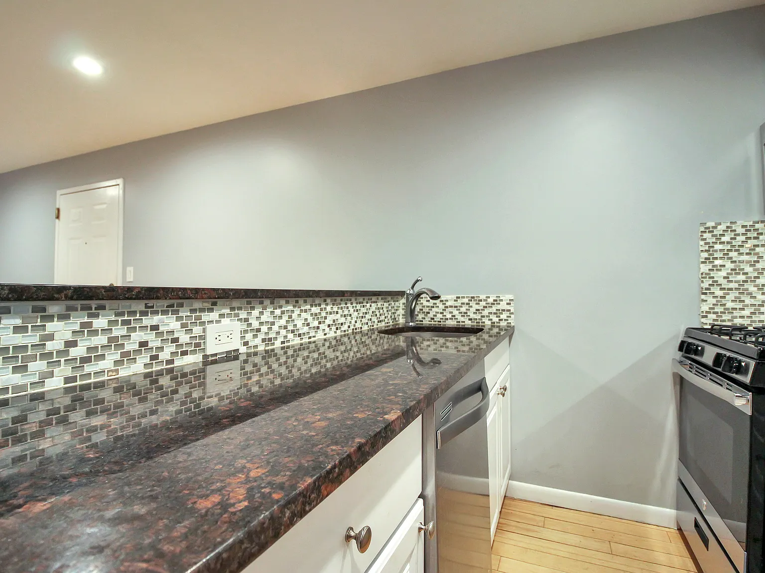 1 bed, 600 sqft, $2,350 — Photo 4