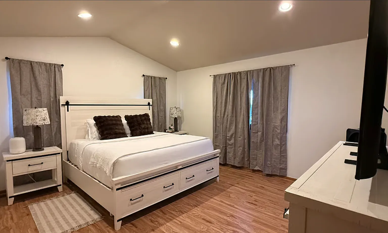 3 bed, 2003 sqft, $5,450 — Photo 4