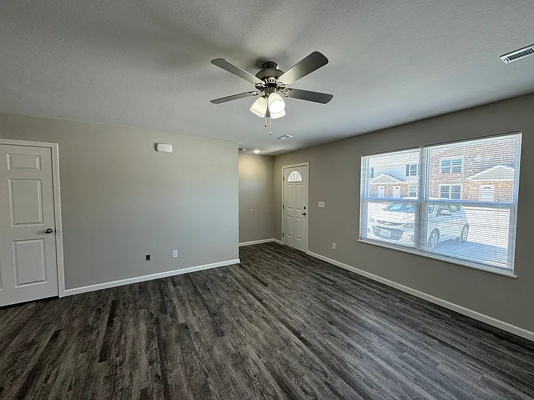 Creekside Apartments — Photo 59