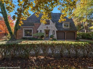 633 Hawthorne St, Birmingham, MI 48009