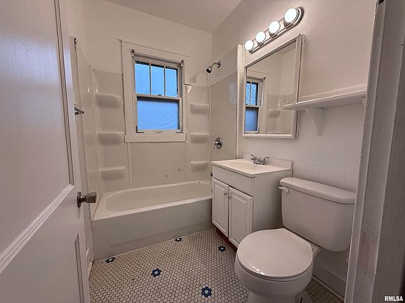 5th image of 1119 E Virginia Ave