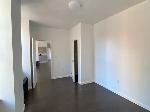 1629 Lexington Avenue image 1 of 6