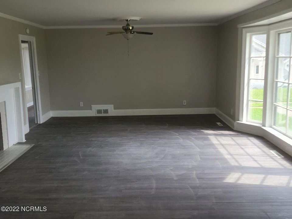 1st image of 2990 Dickinson Ave