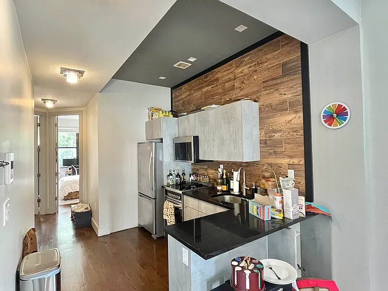 376 Graham Ave #2R — Photo 4