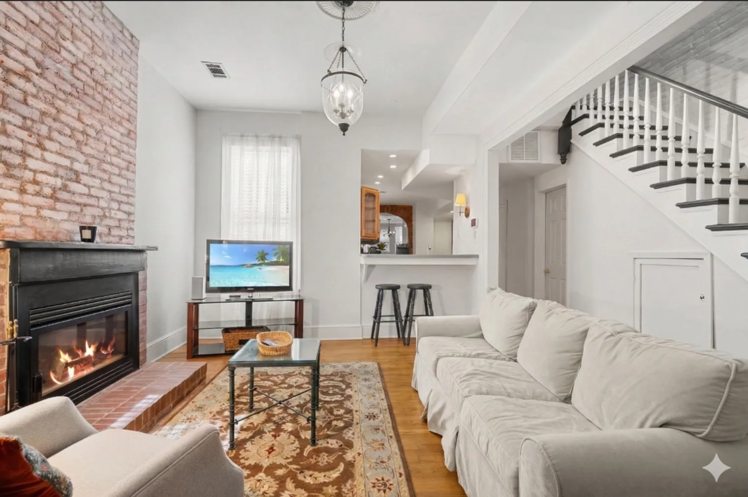 2 bed, 1.0 bath, 20451 sqft, $6,965 — Photo 1