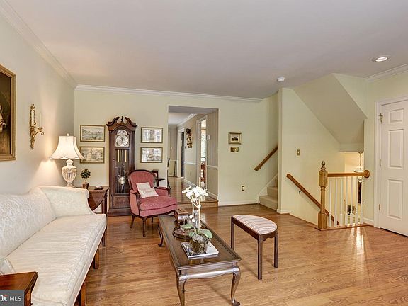 3rd image of 680 Budleigh Cir