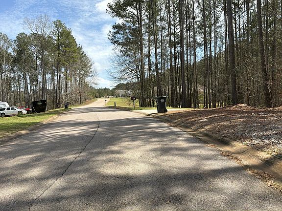 4th image of 168 Edgemont Ct