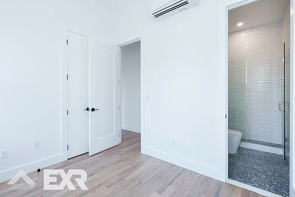 Rented by EXR | media 42