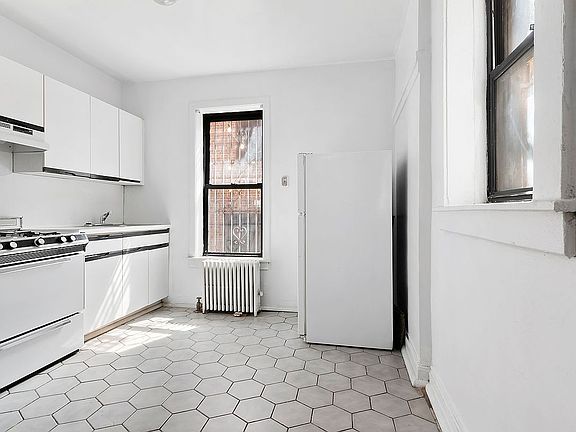 2nd image of 675 Vanderbilt Ave APT C