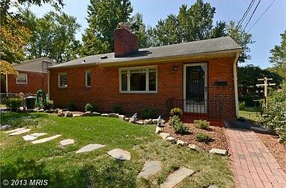 2nd image of 423 Rollins St