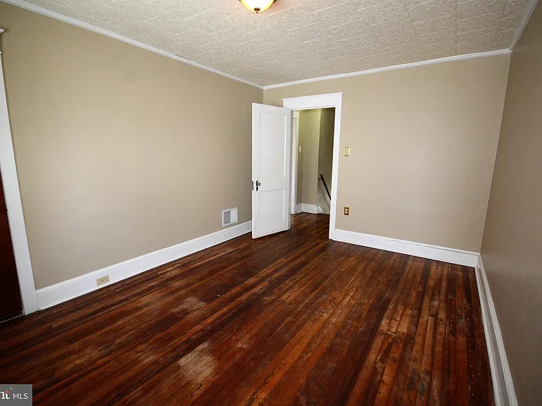 623 Guilford Ave — Photo 17