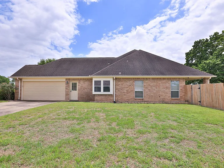 105 Lawrence Marshall Dr — Photo 3