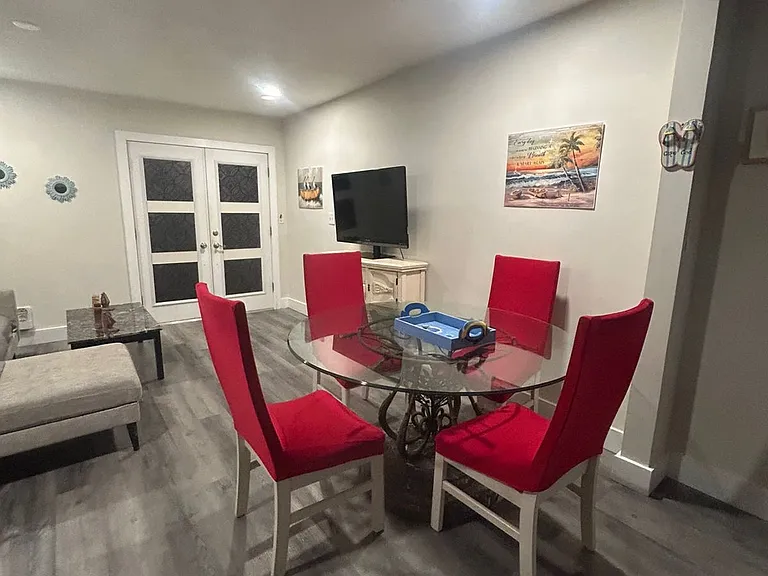3103 Saxon Dr — Photo 6