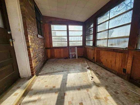 4th image of 1552 Switzer Ave