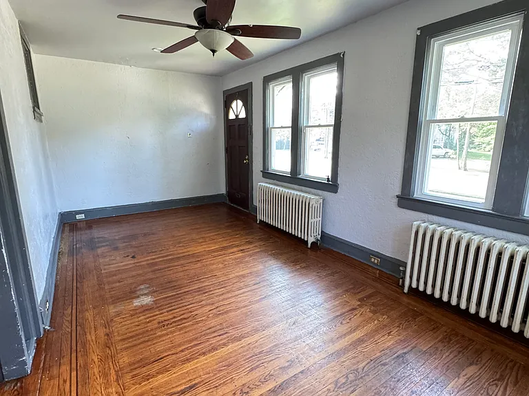 215 E High St — Photo 25