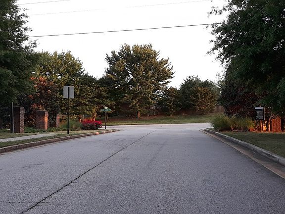 4th image of 100 Shelton Dr