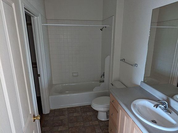 5th image of 866 Lakeview Dr
