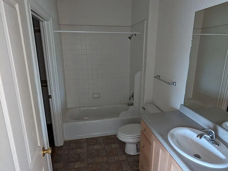 866 Lakeview Dr — Photo 5