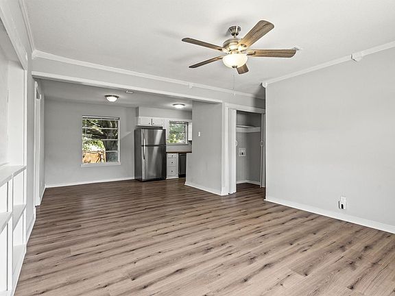 5th image of 810 S Western Hills Dr