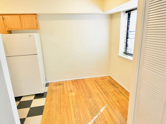 3rd image of 3411 Cresson St APT 2