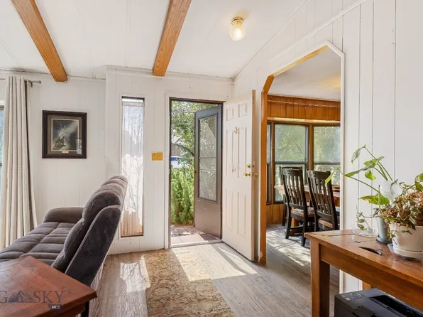 585 Warner Ln, Belgrade, MT 59714