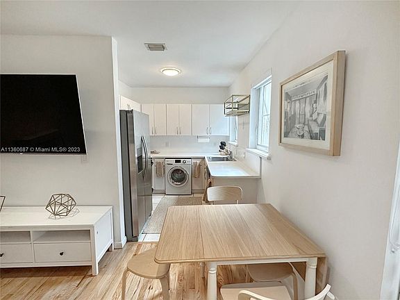 3rd image of 1018 Meridian Ave APT 7