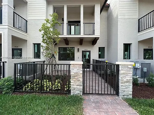 4622 NW 83rd Path #Townhouse 4622 Photo 1