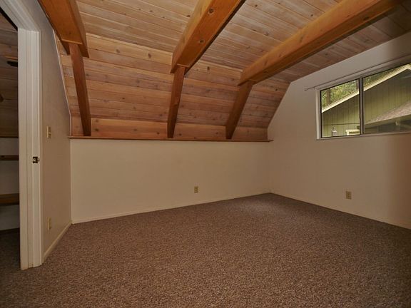 4th image of 16870 Alpine Dr