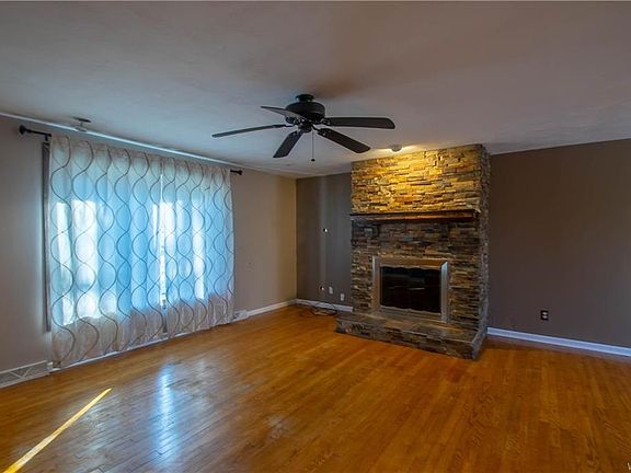 5th image of 125 Montbleu Dr