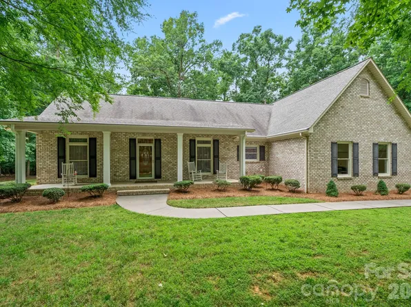 434 Yachtsman Point Dr, Lexington, NC 27292