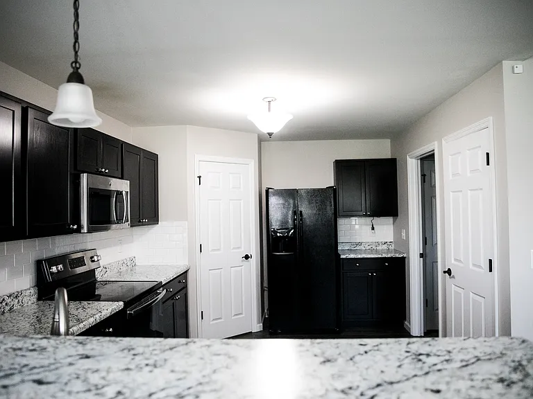 1004 Stillwater Dr — Photo 9